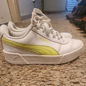 Fila Puma tennis shoes whit wit yellow detail